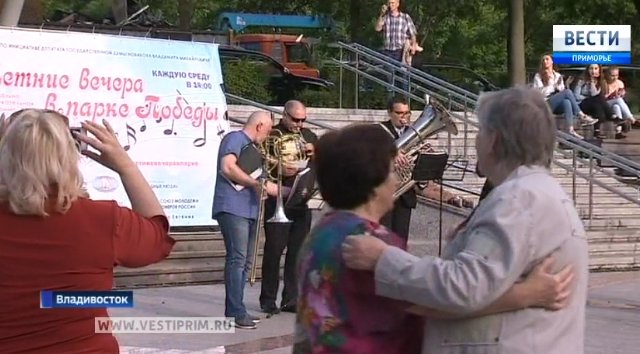 Танцевальный марафон для пожилых стартовал в Приморье
