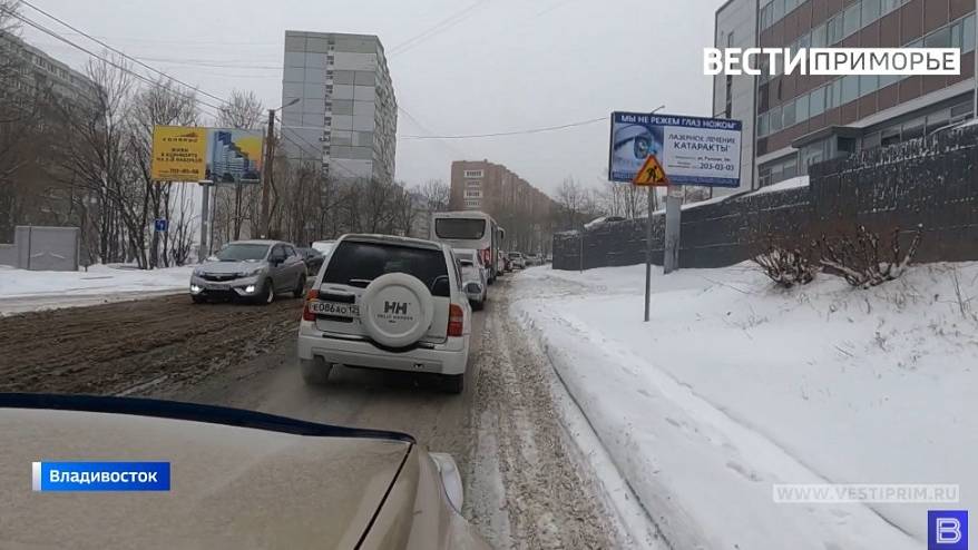 Десятки аварий и поломанных ног. Когда метель вернется во Владивосток?