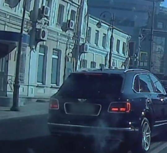 23-летний водитель «неприлично» дорогого авто грубо нарушил правила движения
