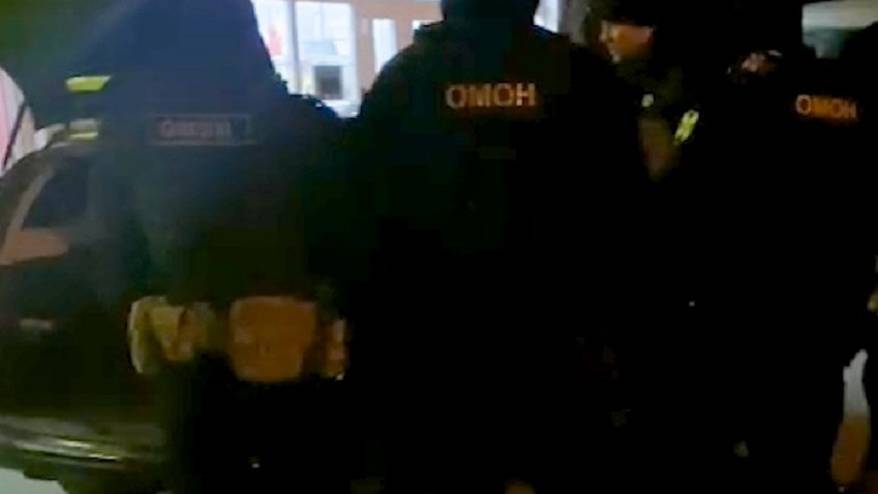 Вели ФСБ и ОМОН: задержанный силовиками житель Приморья «пошел в отказ» Вели ФСБ и ОМОН: задержанный силовиками житель Приморья «пошел в отказ»
