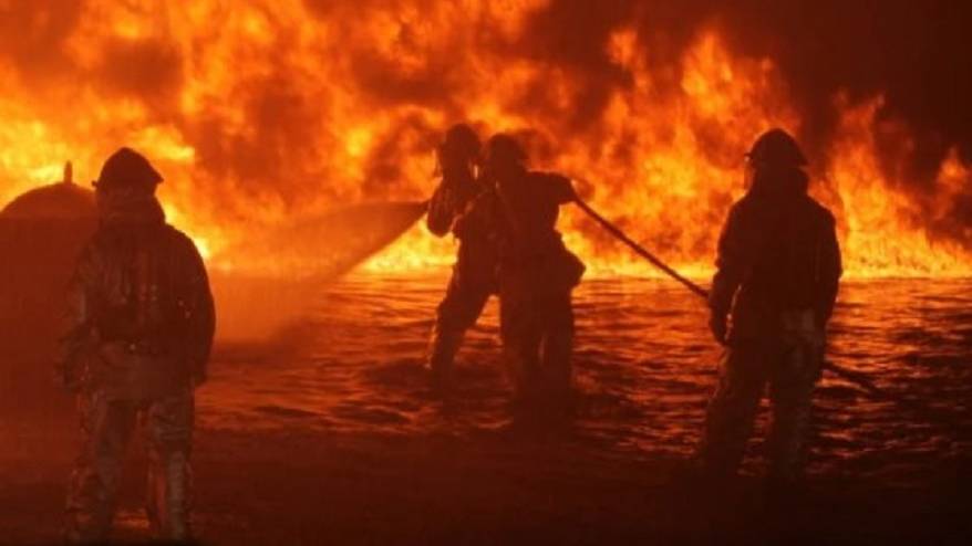 ЧП во Владивостоке: В авторемонтном боксе уничтожены и повреждены почти 20 машин ЧП во Владивостоке: В авторемонтном боксе уничтожены и повреждены почти 20 машин