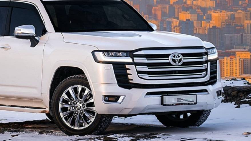 Полет Land Cruiser в стену жилого дома попал на видео Полет Land Cruiser в стену жилого дома попал на видео