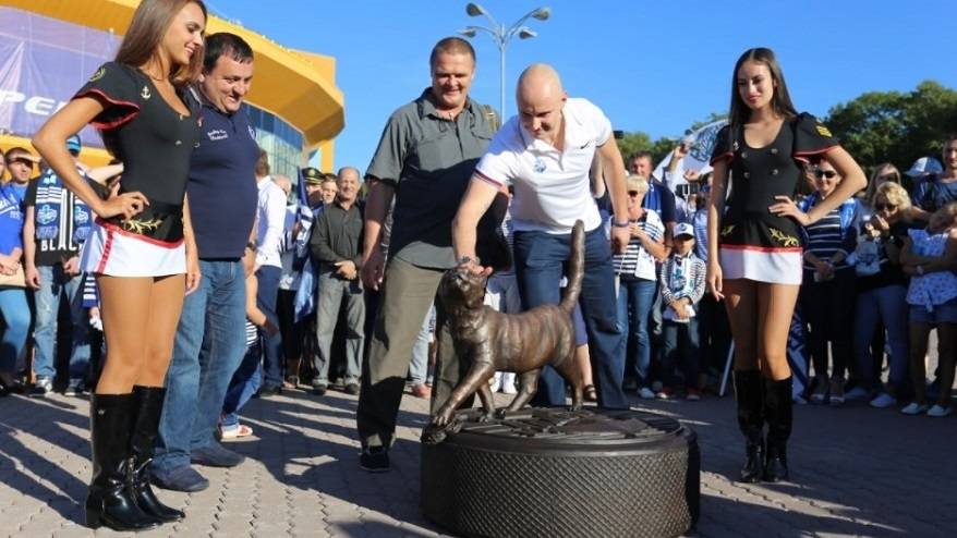 Кошка, гимн и сайт «Адмирала» уходят с молотка