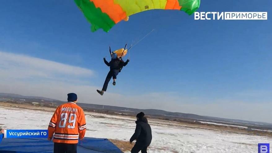 Покорители горных склонов и неба состязались за победу в ParaSki