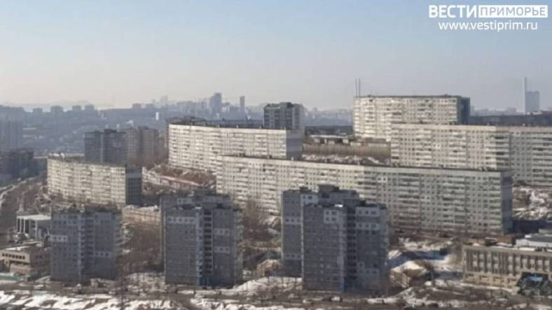 «Пускай соседи знают»: Приморцы предложили варианты наказания «трем у лифта»