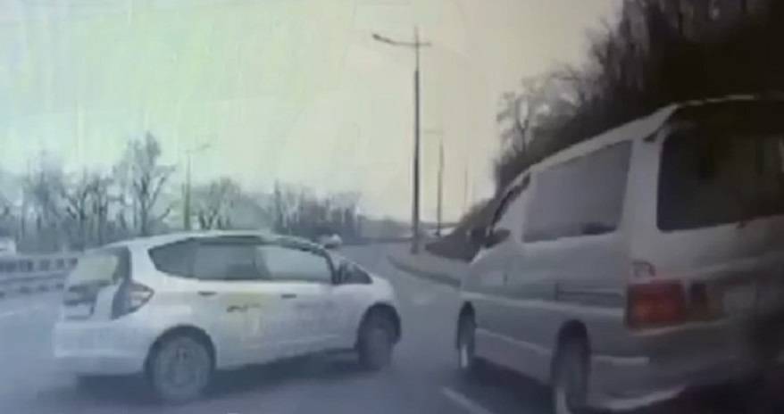 «Это жесть, все живы?»: Серьезное ДТП попало на видео