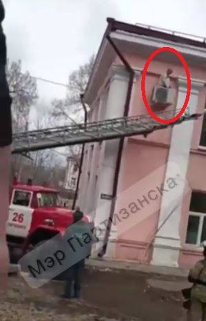 Спасатель рассказал о чудесном спасении приморской "бабули-паука"