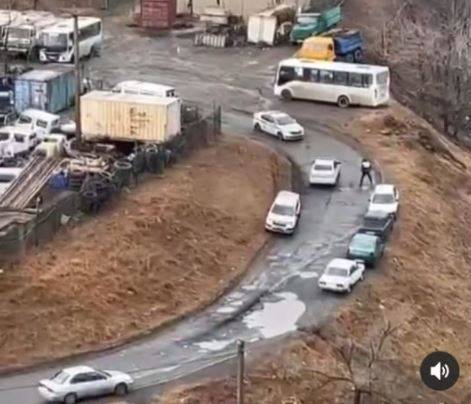 "К успеху идет": кадры полицейской погони во Владивостоке попали в Сеть