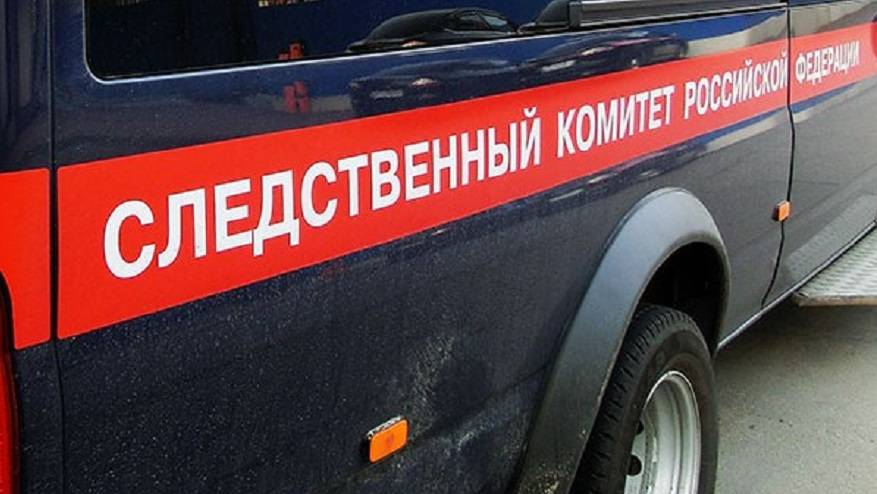 Из офиса крупного бизнесмена изымают документы, устанавливают причастных к делу