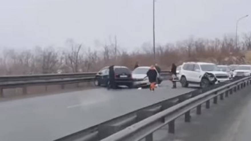 Огромная пробка: ДТП остановило движение во Владивостоке