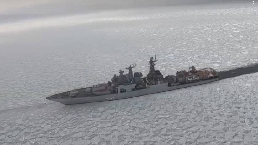 Боевые корабли ТОФ форсировали пролив Лаперуза (видео)