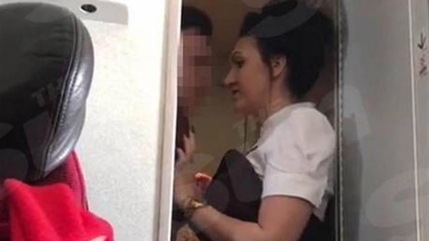 Пассажирку у трапа самолета в аэропорту Владивостока встретила полиция