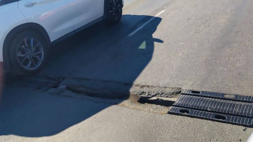 "Ловушка" подстерегает автомобилистов на оживленном участке дороги во Владивостоке