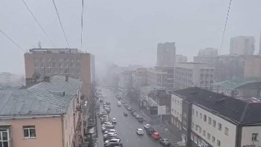 Тучи сгущаются: Владивосток накрыл снежный «заряд»