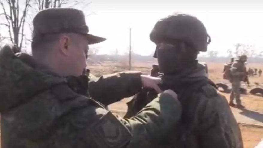 Под Киевом командующий ВВО вручил награды отличившимся военнослужащим (видео)