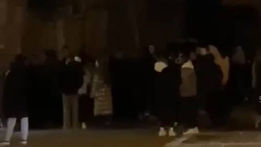 «Толпа стоит и смотрит»: Произошедшее в ночи напугало горожан (видео)
