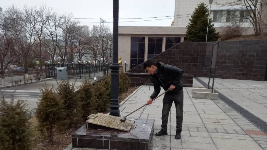 Во Владивостоке вымоют памятники ко Дню Победы