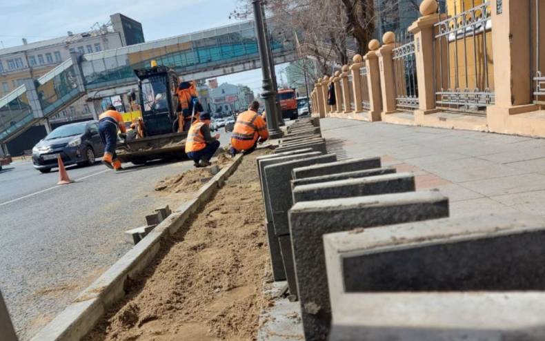 Во Владивостоке ремонтируют грунтовые дороги и пешеходные зоны