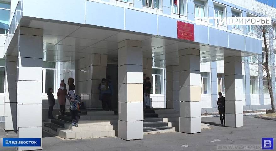 Заявления уже принимают: Нужно ли спешить записывать ребенка в школу?
