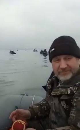 "Народу валом": бухта в Приморье стала местом настоящего паломничества рыбаков