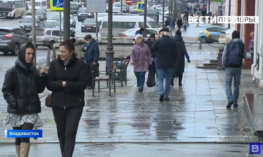 Сократить количество рабочих дней: Что говорят жители Владивостока?