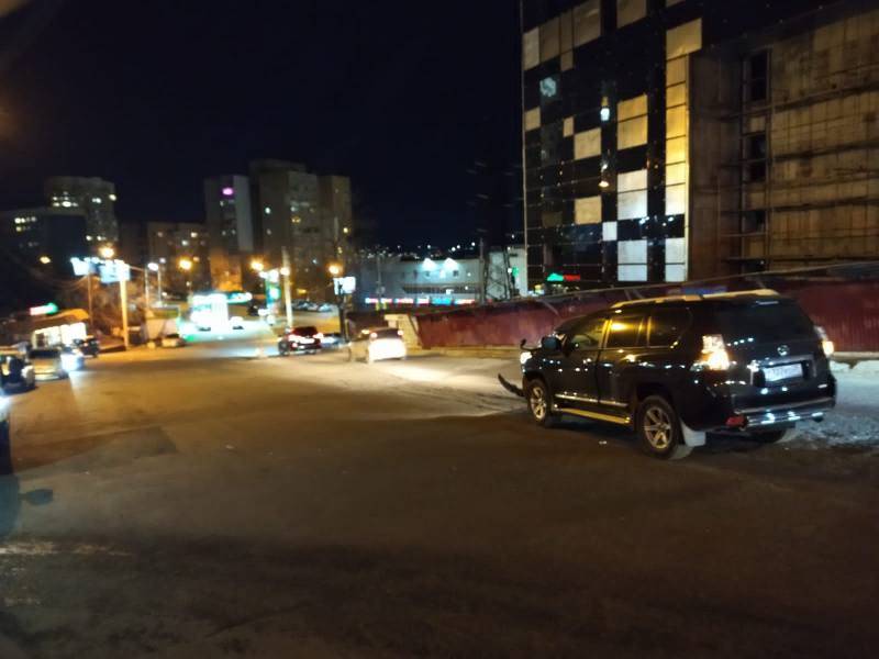 Водитель элитного внедорожника устроил "лобовое" ДТП во Владивостоке