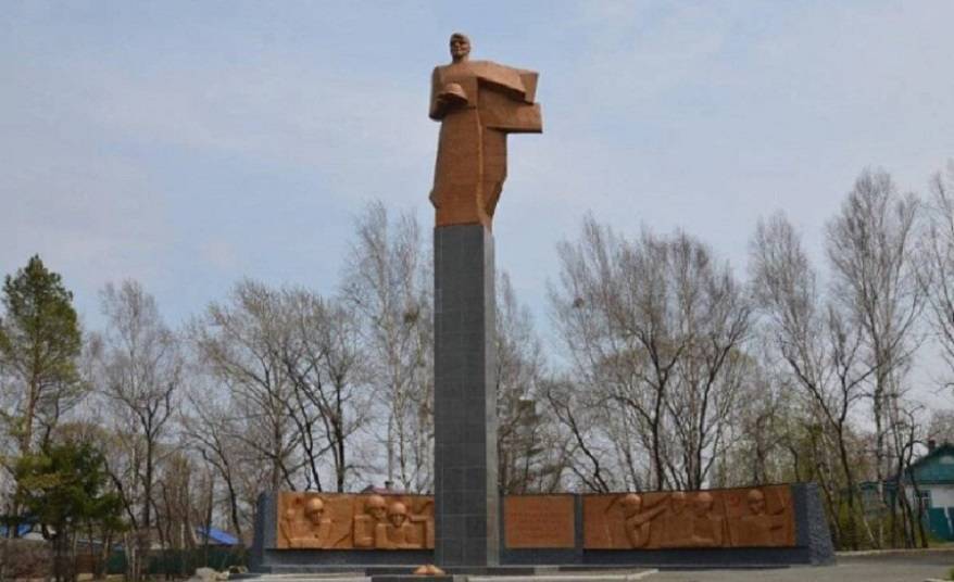 Десант активистов отремонтирует монумент жителям Партизанска, погибшим в ВОВ