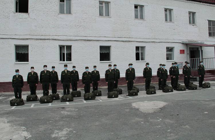 Военкомат Приморья: призывников к спецоперации на Украине не привлекаем (опрос)