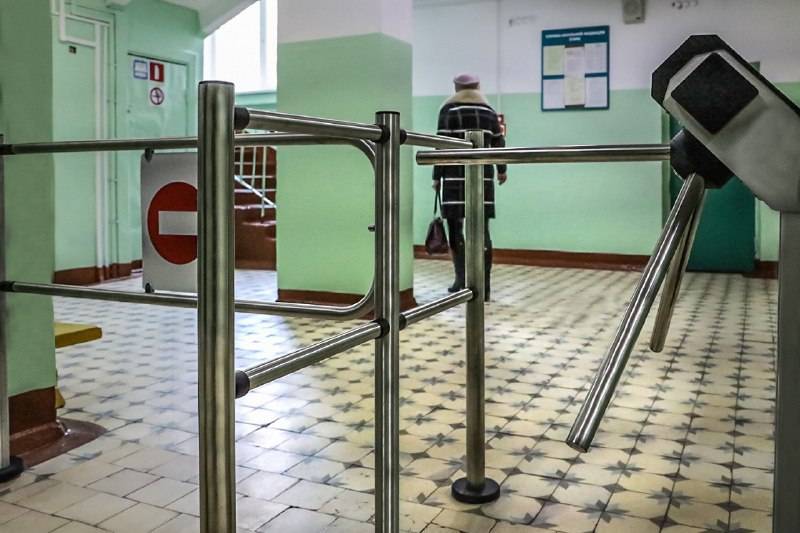 Дополнительные меры безопасности принимают в школах Владивостока