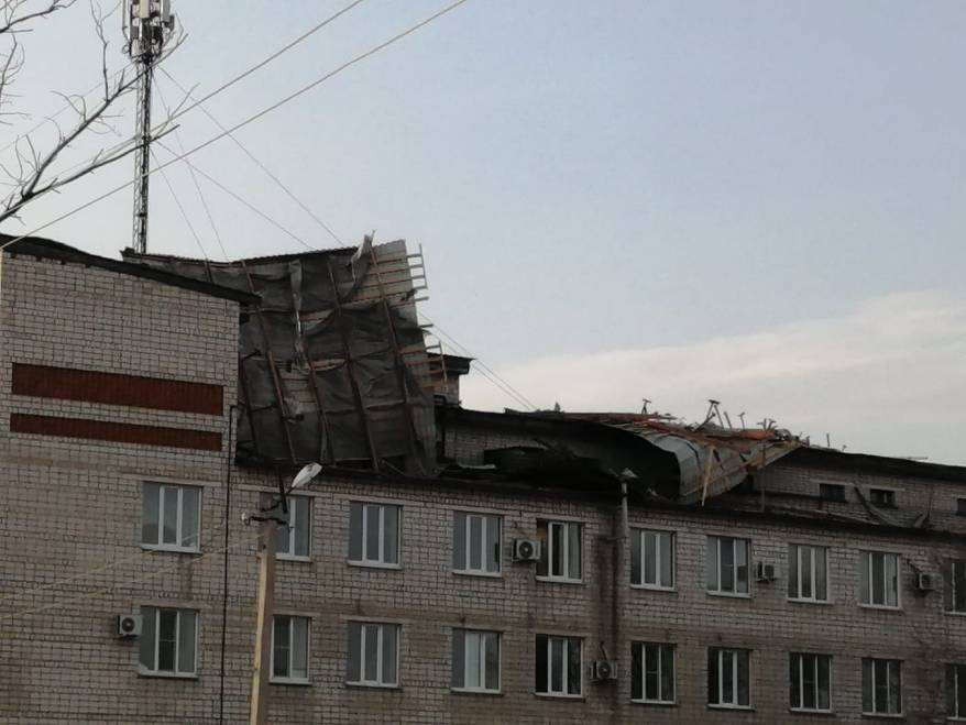 Приморская больница осталась без крыши из-за сильного ветра