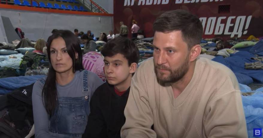 Украинские беженцы рассказали, как под обстрелами ВСУ выбирались из Мариуполя