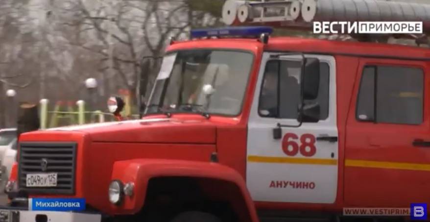 Полностью охвачен пламенем: внедорожник загорелся в Приморье
