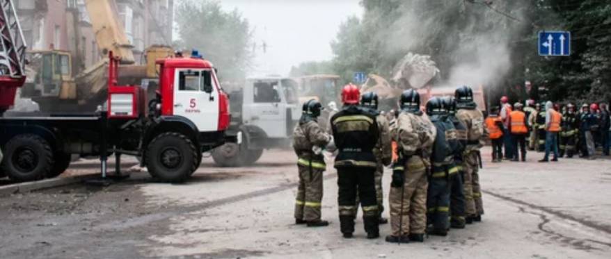 Дым валит из окон: в Приморье эвакуировали всех жильцов многоквартирного дома