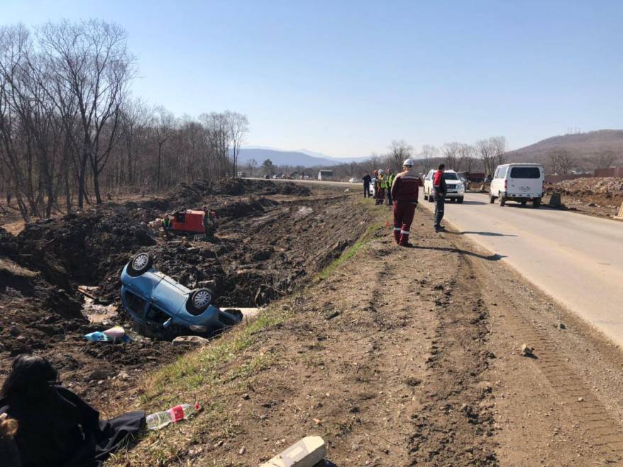 Автомобиль в кювете, водитель - в больнице: 18-летний приморец устроил страшное ДТП
