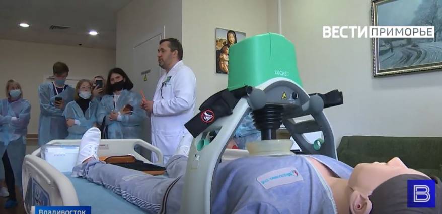 В школе медицины ДВФУ прошел День открытых дверей