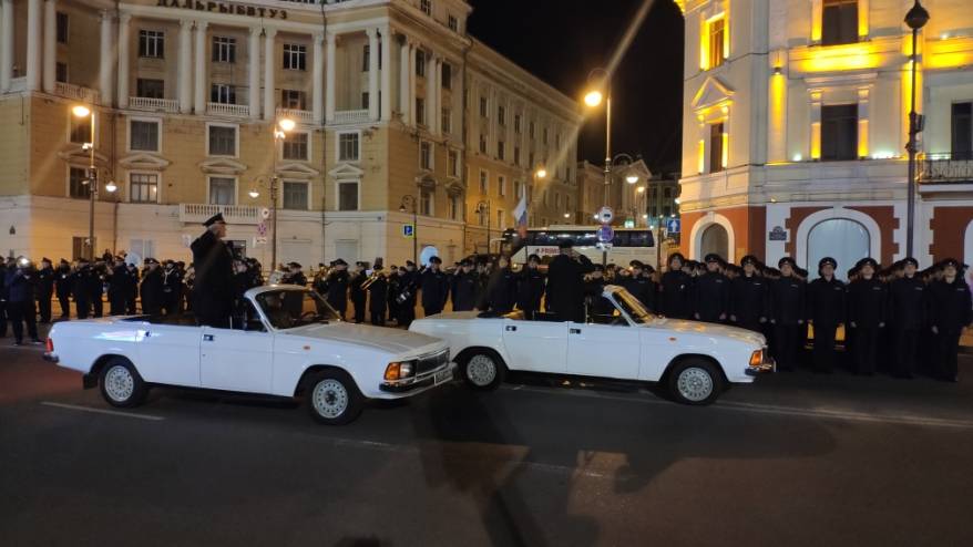 Во Владивостоке прошла первая ночная тренировка парада ко Дню Победы