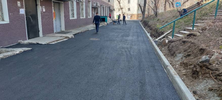 Во Владивостоке по 25 адресам ведется ремонт по программе "1000" дворов
