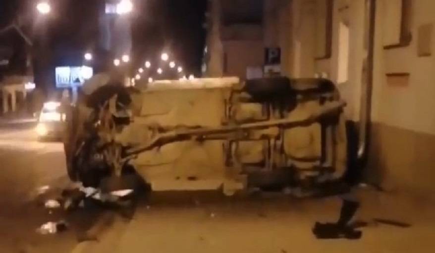 Ночное ДТП в центре Владивостока привело в замешательство очевидцев (видео)