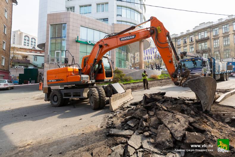 Дорожный ремонт начался еще на одной улице Владивостока Дорожный ремонт начался еще на одной улице Владивостока