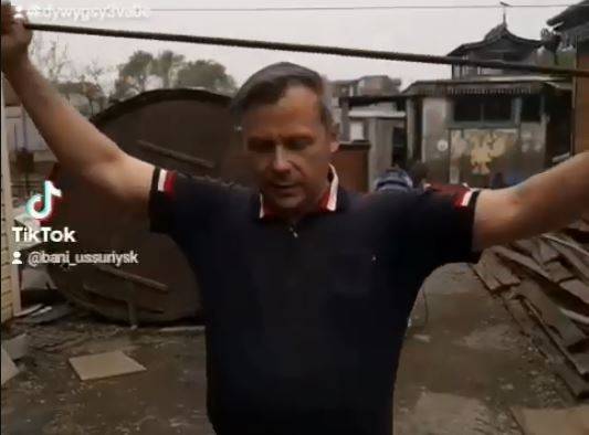 Житель Уссурийска стал звездой соцсетей