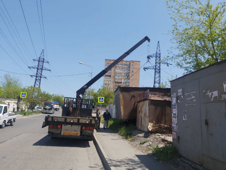 Незаконные гаражи убирают с улиц Владивостока Незаконные гаражи убирают с улиц Владивостока
