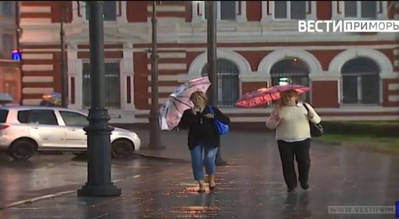 Город в пробках: Ливень изменил дорожную обстановку во Владивостоке