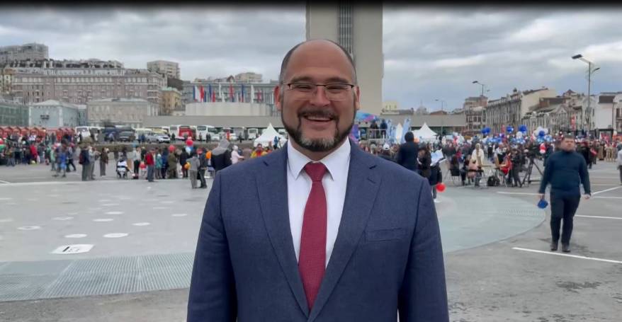 "Мир, Труд, Май!": Константин Шестаков поздравил владивостокцев с Первомаем