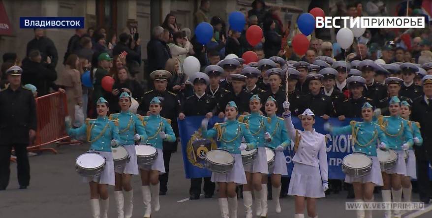 Праздничное шествие в честь праздника Весны и Труда прошло во Владивостоке