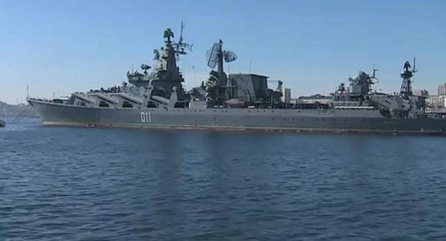 Крейсер "Варяг" присматривает за АУГ во главе с авианосцем "Гарри Трумэн" Крейсер "Варяг" присматривает за АУГ во главе с авианосцем "Гарри Трумэн"