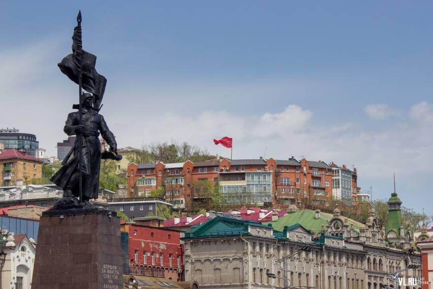 Красное знамя подняли над Владивостоком Красное знамя подняли над Владивостоком