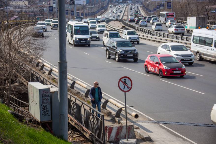 Автолюбители Владивостока готовятся к пробкам на время ремонта Некрасовского путепровода