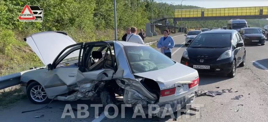 Жесткий "замес" с участием четырех машин произошел в пригороде Владивостока Жесткий "замес" с участием четырех машин произошел в пригороде Владивостока