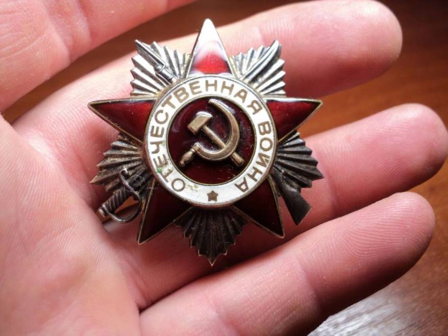 Орден героя-артиллериста Великой Отечественной войны передали родственникам фронтовика