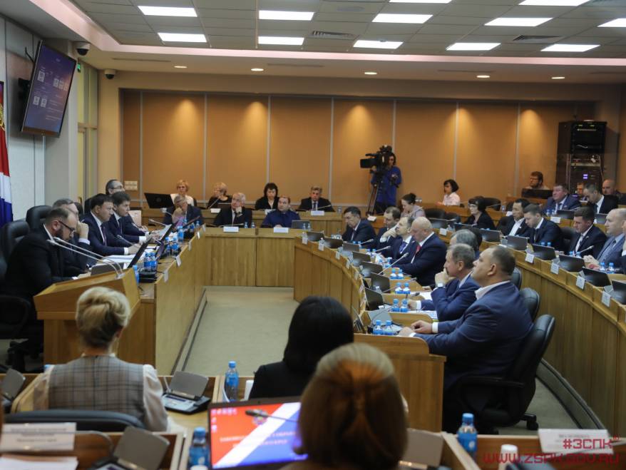 Депутаты приморского парламента осудили выходку местных коммунистов